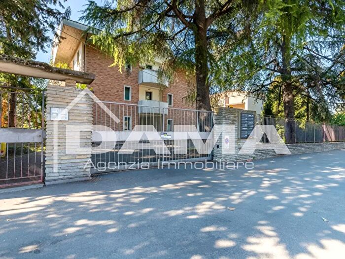 Appartamento con 6 locali in vendita in Viale Livio Salinatore, Forli'