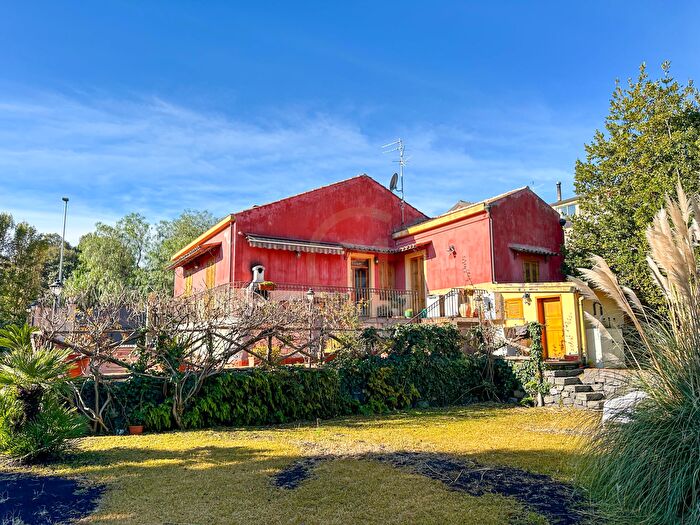 Casa quadrilocale in vendita in Via Ballo Fuga, Zafferana Etnea