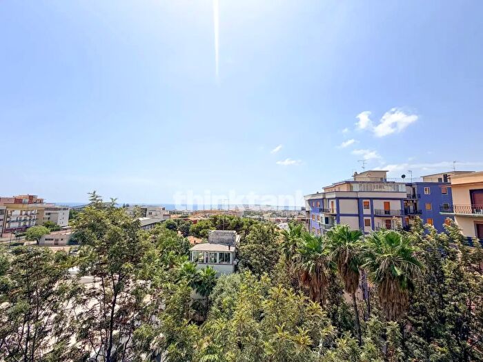 Appartamento quadrilocale in affitto in Via Damone, Siracusa