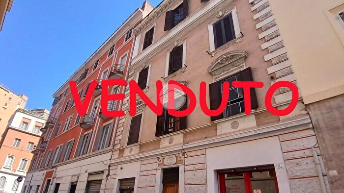Appartamento con 5 locali in vendita in Via Ferruccio, Roma
