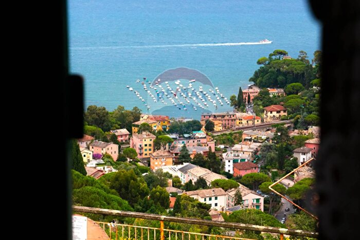 Appartamento trilocale in vendita in Via Aurelia Ponente, Rapallo