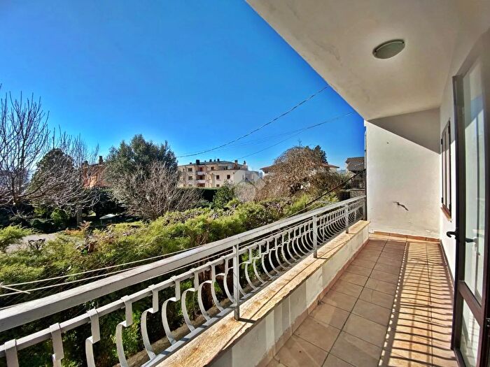 Casa con 7 locali in vendita in Viale Roma, Gualdo Tadino