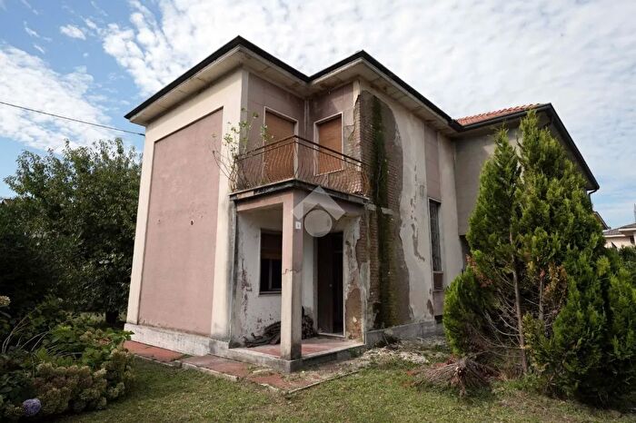 Casa trilocale in vendita in Via Silvio Pellico, Sovico