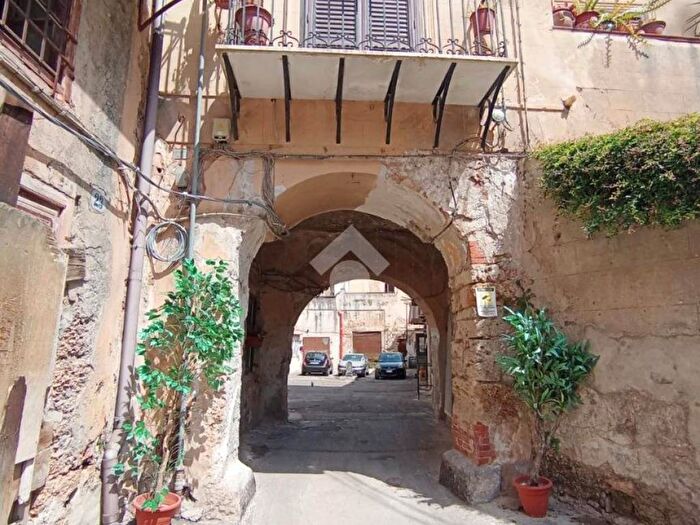 Appartamento quadrilocale in affitto in Cortile Casermaggio, Calatafimi Bassa Indipendenza, Palermo