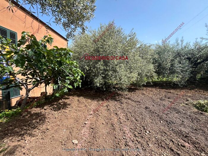 Casa con 8 locali in vendita in Cefalu