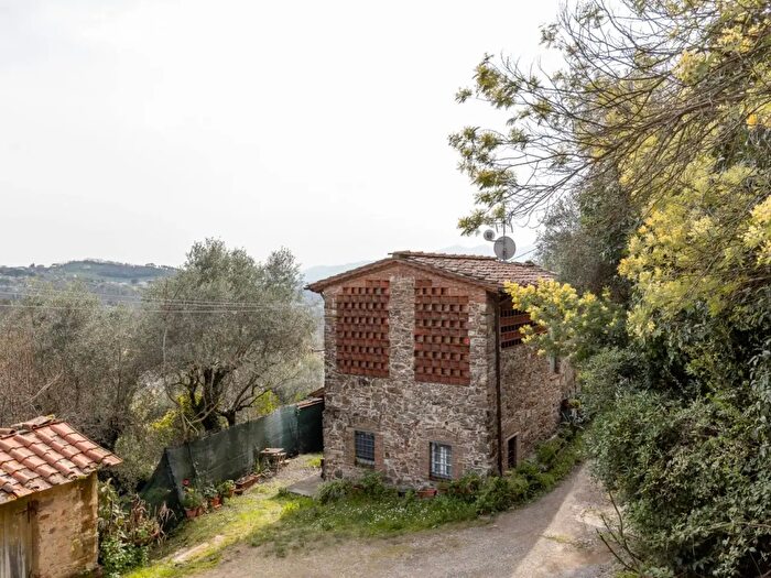 Casa bilocale in vendita in Via della Maulina, Lucca