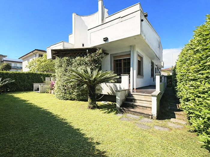 Casa con 6 locali in vendita in Pandolfino, Massa