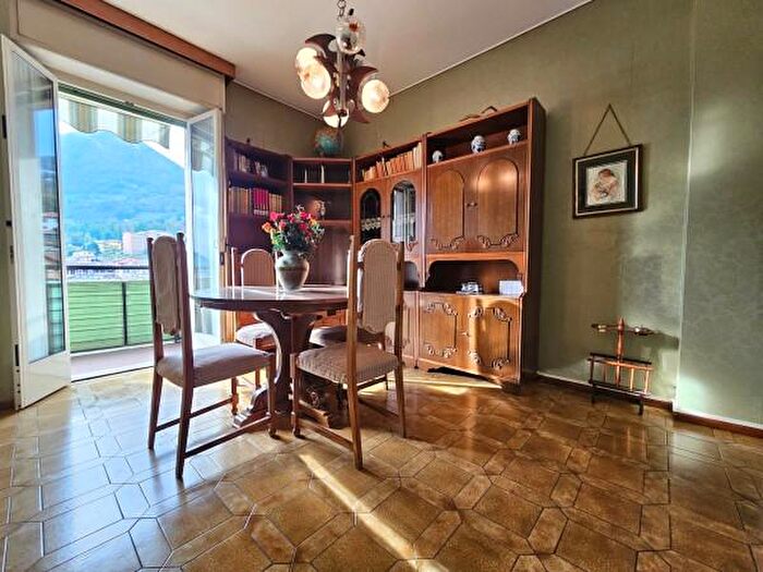 Appartamento trilocale in vendita in Via Vittorio Veneto, Gazzaniga