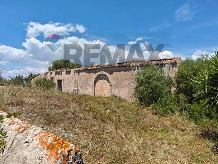 Casa quadrilocale in vendita in Contrada Baracchino, Noto