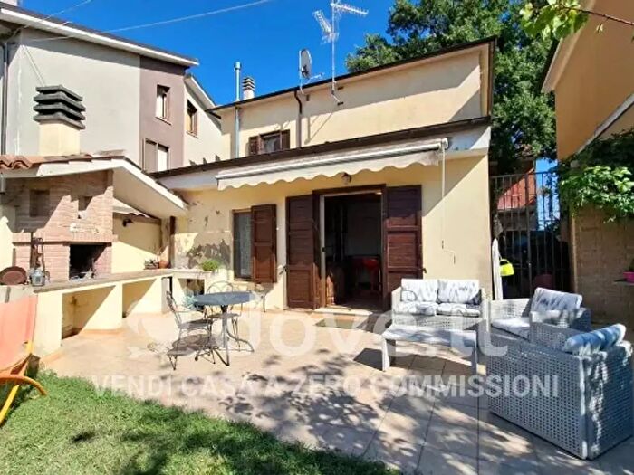 Casa quadrilocale in vendita in Via XXV Aprile, Urbino