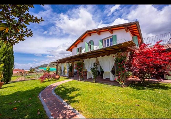 Casa con 8 locali in affitto in Forte Dei Marmi