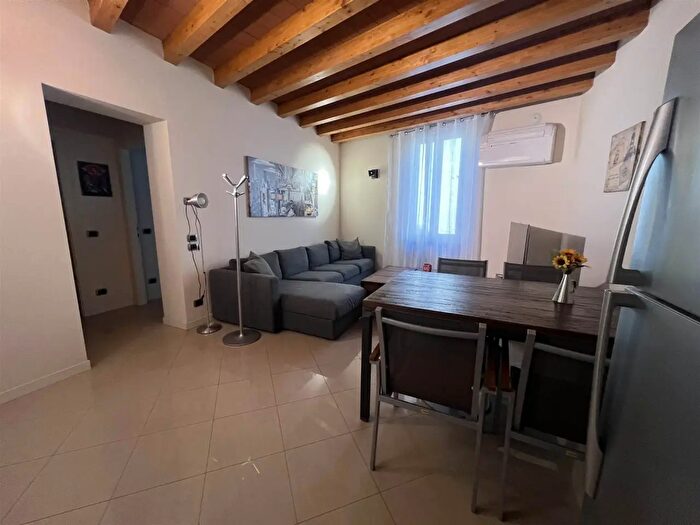 Appartamento bilocale in affitto in Stradone Farnese, Piacenza