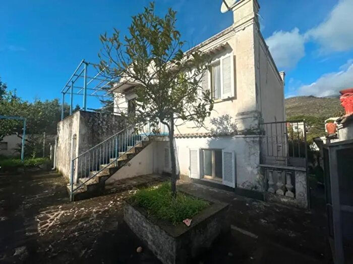 Casa con 5 locali in vendita in Formia