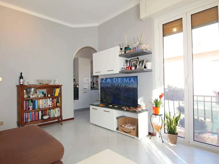 Appartamento trilocale in vendita in Via Ghizolfo, Rapallo