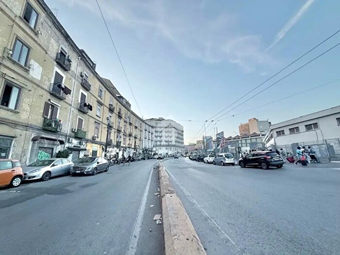 Appartamento trilocale in vendita in Corso Arnaldo Lucci, Napoli