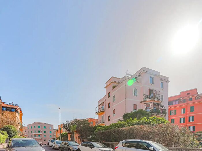 Appartamento trilocale in vendita in Via Ottavio, Roma