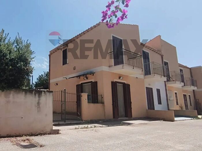 Casa con 6 locali in vendita in Via del Pacecoto, Custonaci