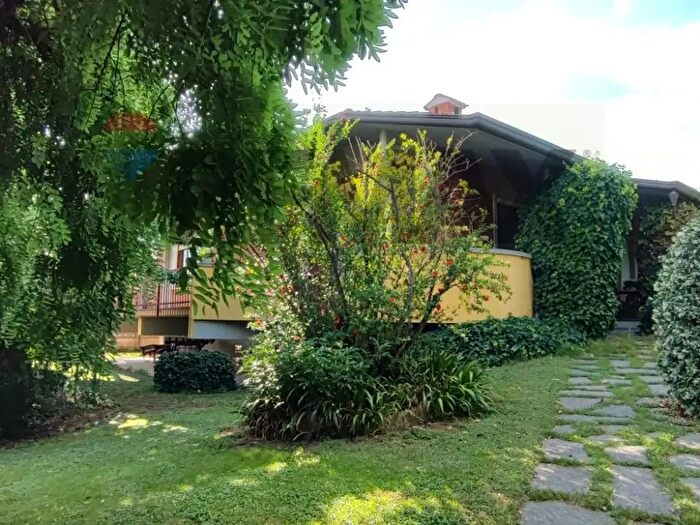 Casa quadrilocale in vendita in Via Arzago, Calvenzano