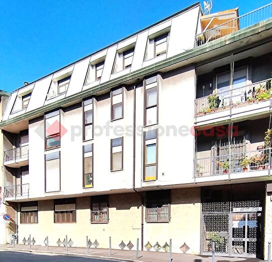 Appartamento trilocale in vendita in Via Martiri della Libertà, Locate Di Triulzi