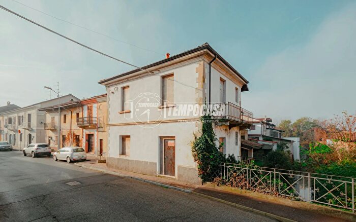 Casa con 5 locali in vendita in Via Vittorio Emanuele II, Palestro