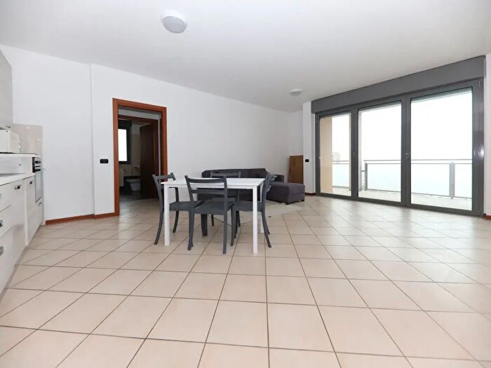 Appartamento bilocale in affitto in Piazza Aprile, Seregno