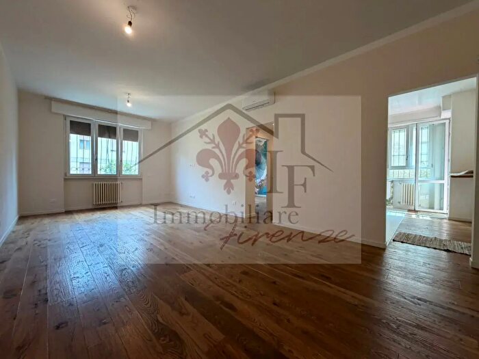 Appartamento quadrilocale in vendita in Via delle Nazioni Unite, Firenze