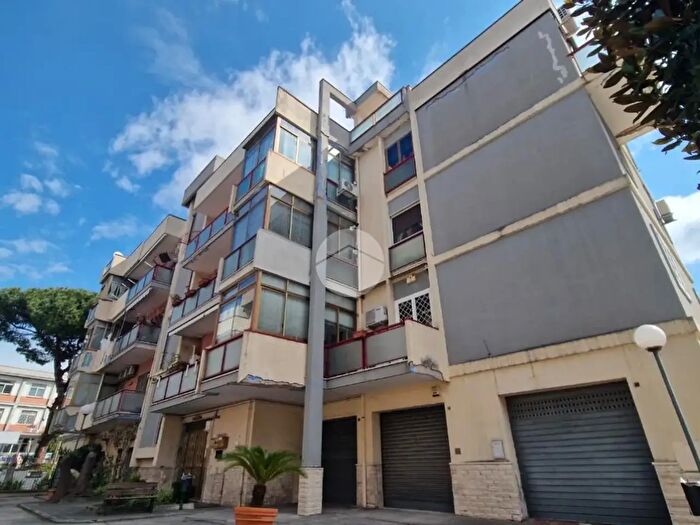 Appartamento con 5 locali in vendita in Via Senatore R Pezzullo, Frattamaggiore