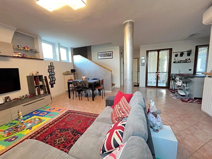 Appartamento quadrilocale in vendita in Via Manara Negrone, Vigevano