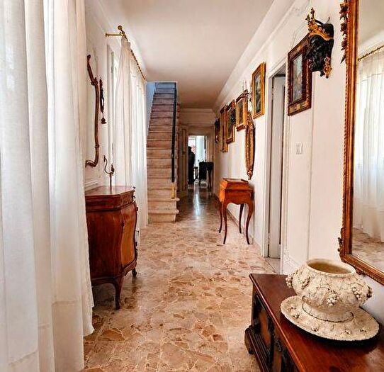 Appartamento con 6 locali in affitto in Via Camillo Cavour, San Marco SS Annunziata, Firenze