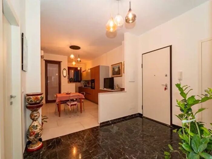 Appartamento trilocale in vendita in Via Genova, Torino
