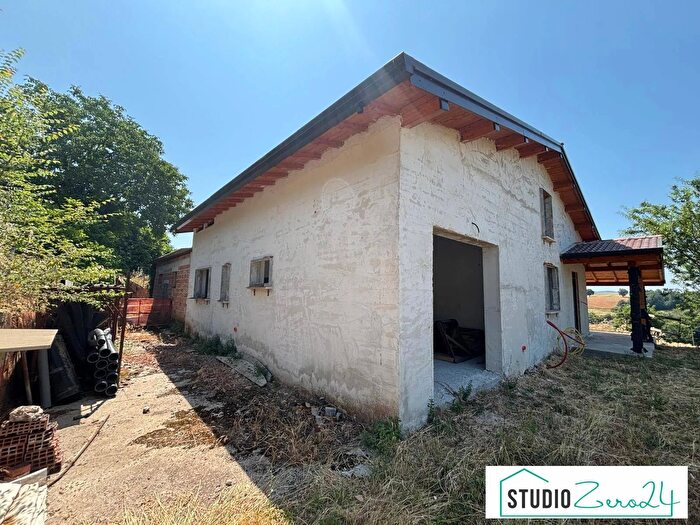 Casa con 5 locali in vendita in Montecastrilli