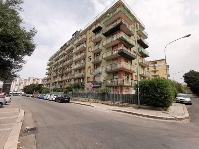 Appartamento quadrilocale in vendita in Via Petralia Sottana, Palermo