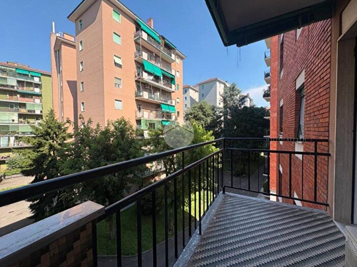 Appartamento bilocale in affitto in Via Francesco Primaticcio, Lorenteggio, Milano