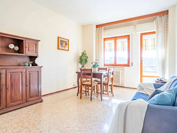Appartamento con 5 locali in vendita in Via Giovanni Colombini, Siena