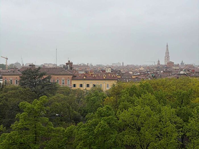 Appartamento trilocale in affitto in Viali, Modena