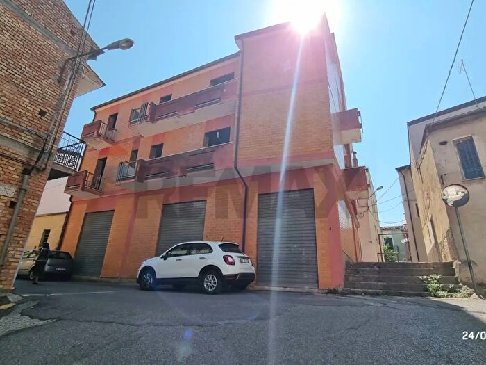 Casa con 12 locali in vendita in Via Piave, Roggiano Gravina
