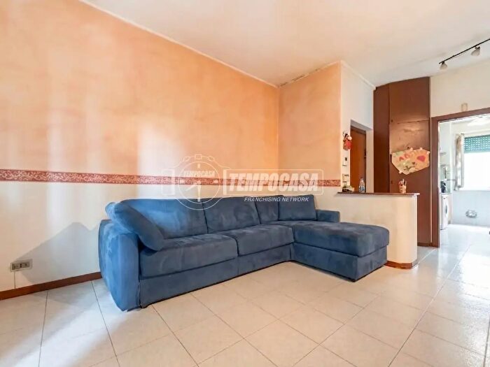 Appartamento trilocale in vendita in Via Angelo Inganni, Milano