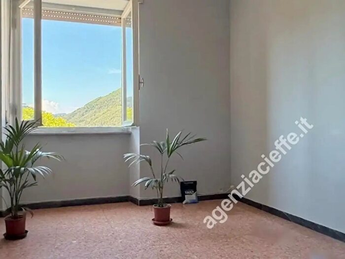 Appartamento quadrilocale in vendita in Massa