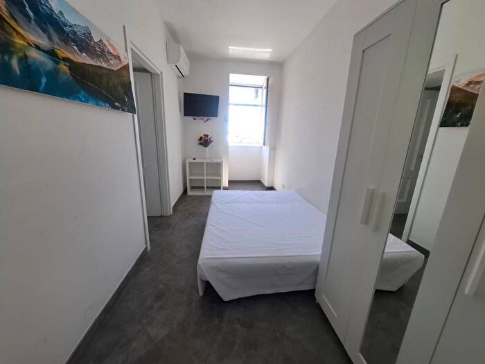 Appartamento trilocale in affitto in Via Francesco Caracciolo, Chiaia, Napoli