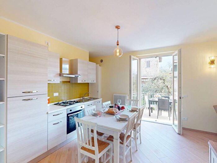 Appartamento trilocale in affitto in Via Case Sparse Serraglie, Pieve Vecchia Villaggio Sanghen, Manerba del Garda