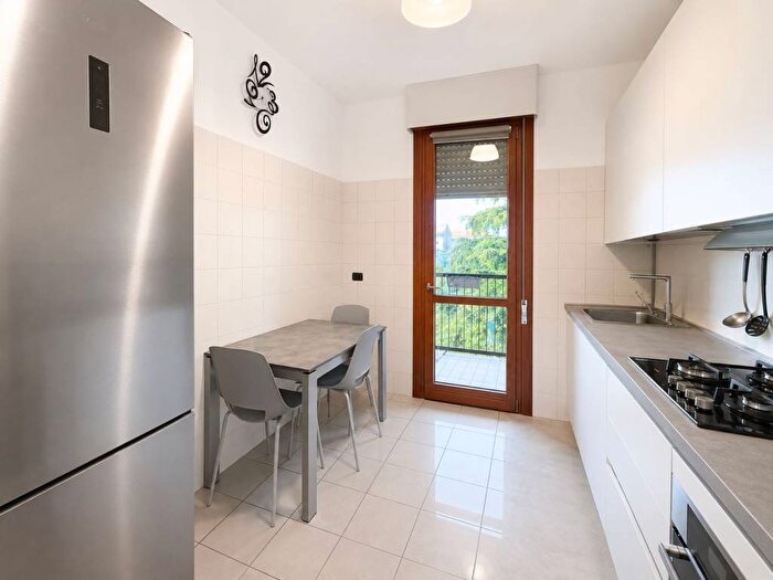 Appartamento quadrilocale in affitto in Viale Giovanni Suzzani, Bignami Ponale, Milano