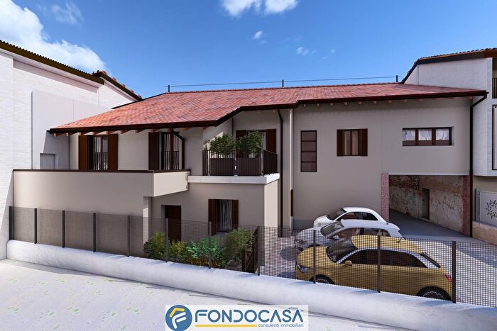 Casa con 10 locali in vendita in Via Martiri della Libertà, Lograto