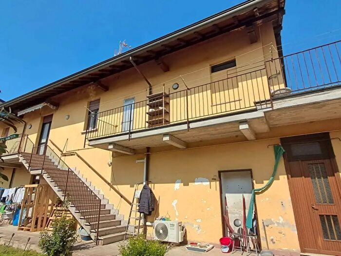 Casa con 6 locali in vendita in Busto Garolfo