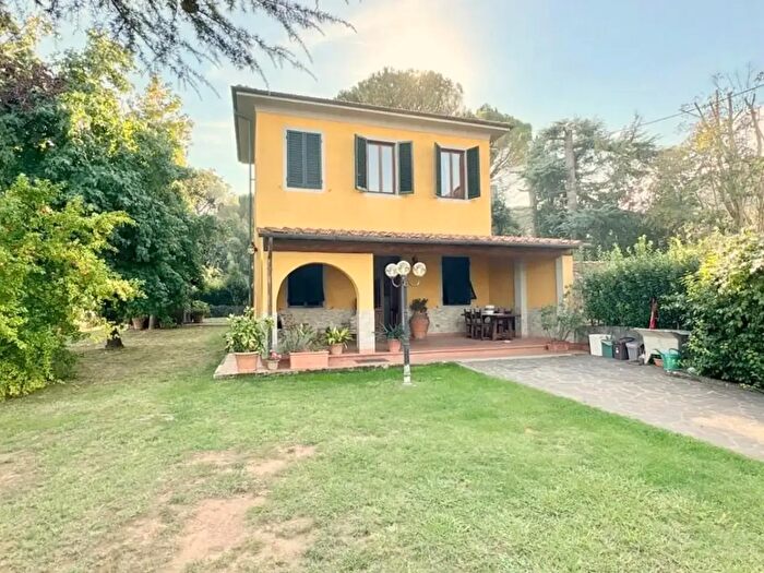 Casa con 5 locali in vendita in El Cimitero di Vicopelago, Lucca