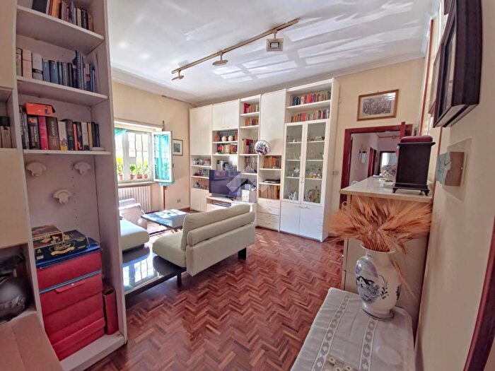 Appartamento quadrilocale in vendita in Via Francesco Netti con Posto Auto, Napoli