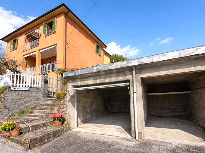 Casa con 8 locali in vendita in Via Capanne, Beverino