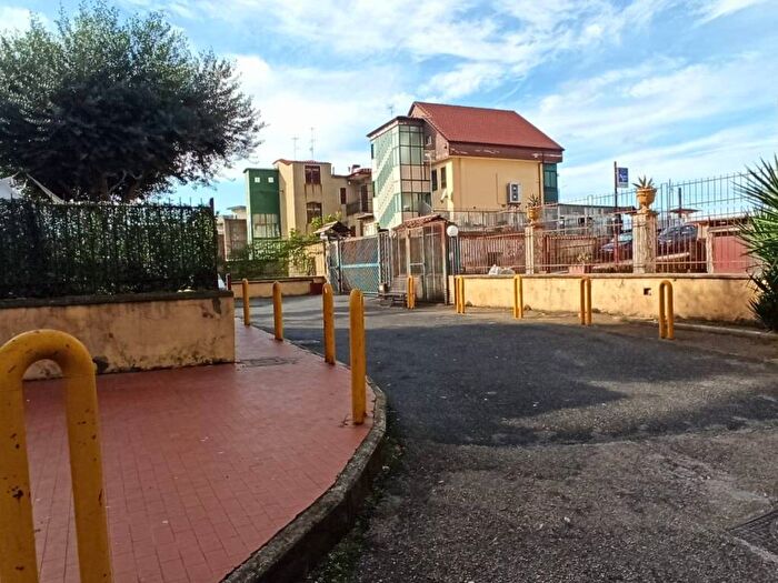 Appartamento trilocale in affitto in Via Crocillo, Quarto