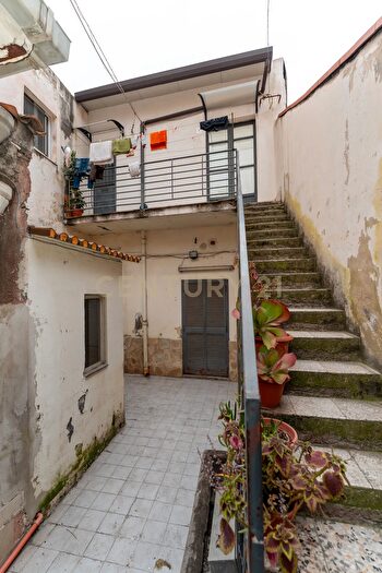 Casa con 5 locali in vendita in Via Giudice, Catania