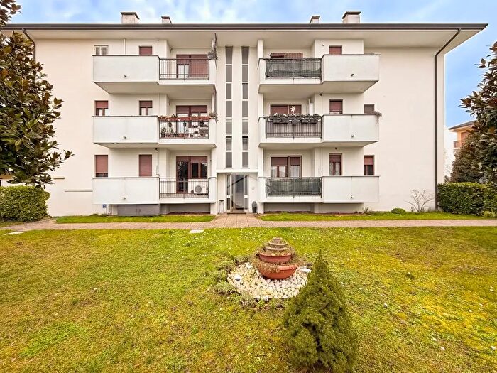 Appartamento quadrilocale in vendita in Via Venezia, Arcole