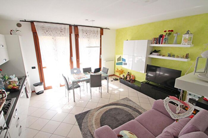 Appartamento trilocale in vendita in Via Piave, Mirano